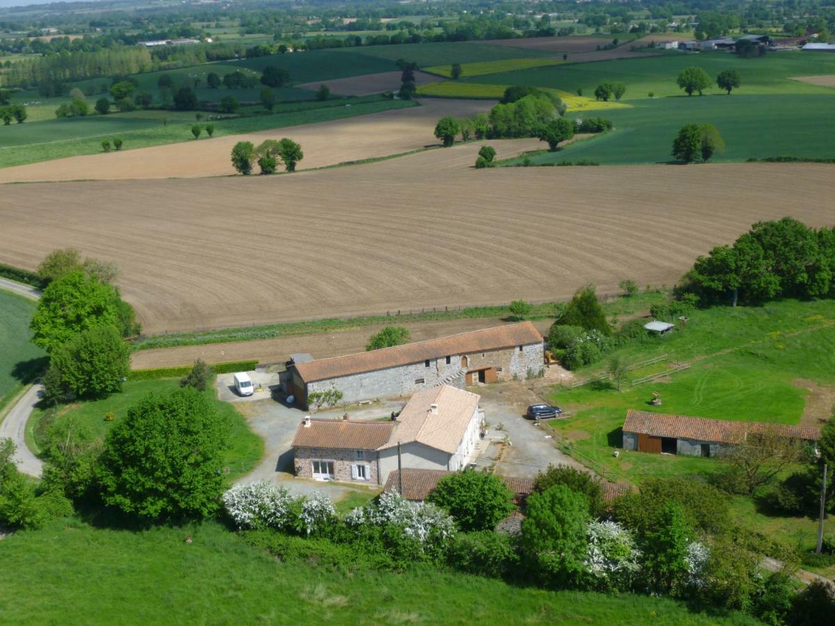 Aux Charmes D'Antan Hotel La Pommeraie-sur-Sevre Bagian luar foto
