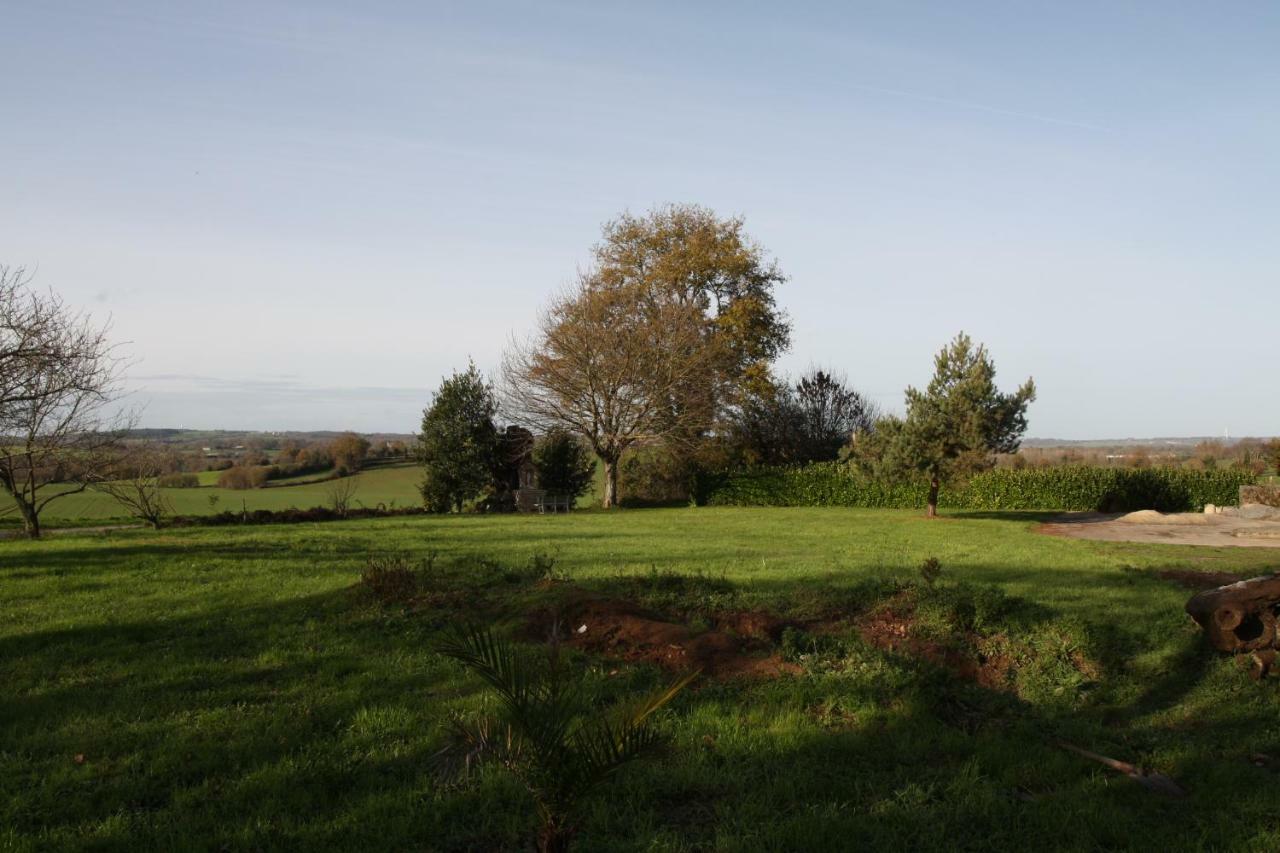 Aux Charmes D'Antan Hotel La Pommeraie-sur-Sevre Bagian luar foto