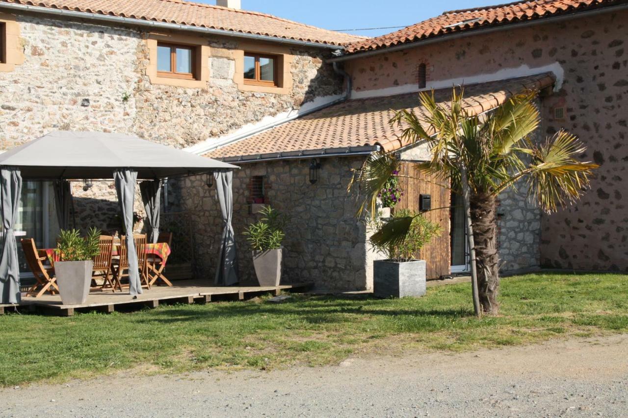 Aux Charmes D'Antan Hotel La Pommeraie-sur-Sevre Bagian luar foto
