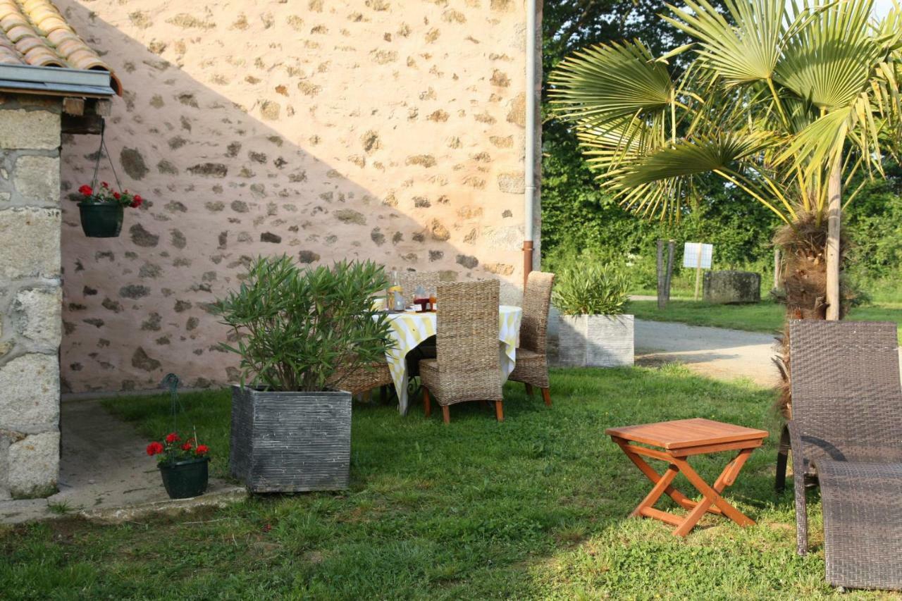Aux Charmes D'Antan Hotel La Pommeraie-sur-Sevre Bagian luar foto