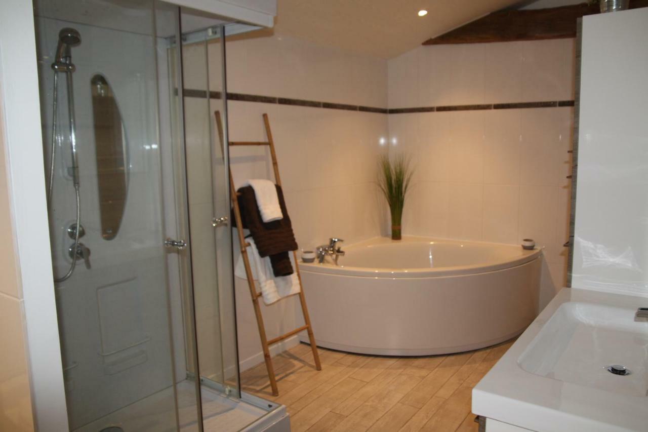 Aux Charmes D'Antan Hotel La Pommeraie-sur-Sevre Bagian luar foto
