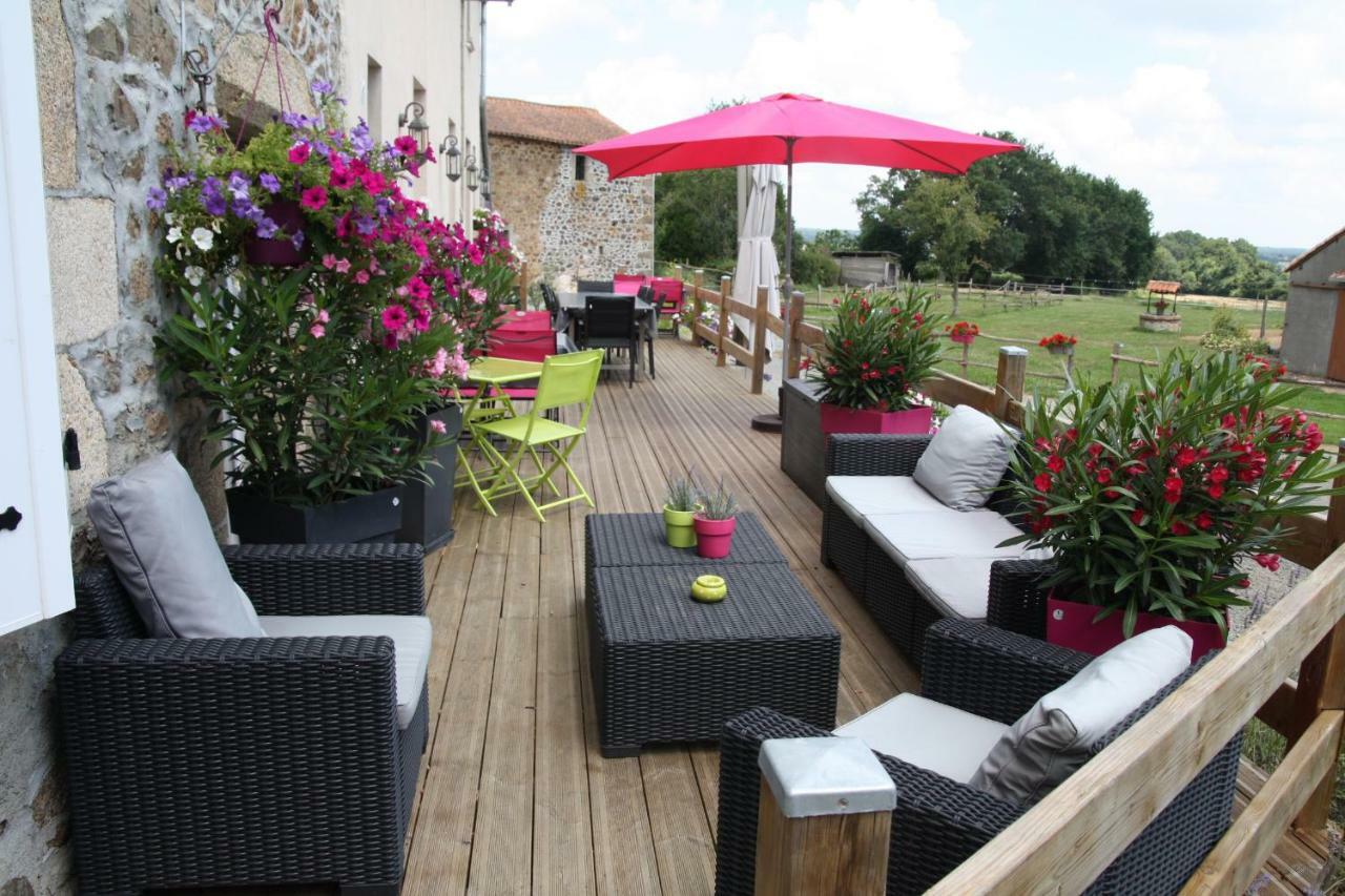 Aux Charmes D'Antan Hotel La Pommeraie-sur-Sevre Bagian luar foto