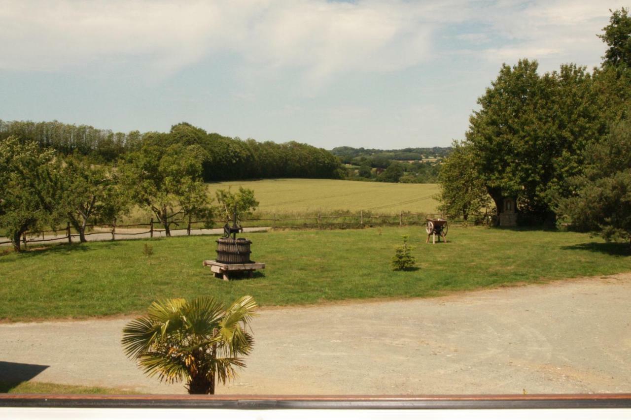 Aux Charmes D'Antan Hotel La Pommeraie-sur-Sevre Bagian luar foto